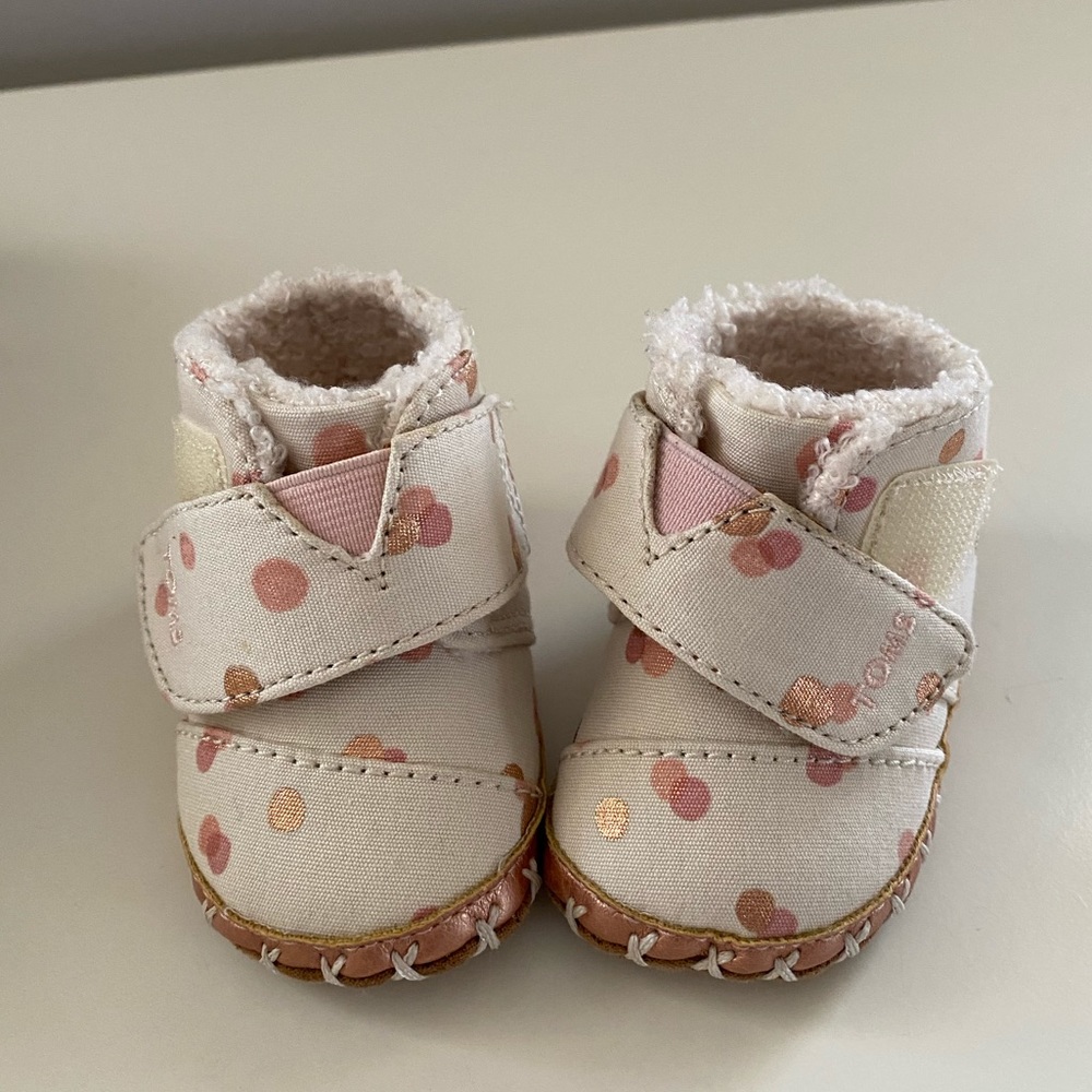 EUC Toms Baby Booties